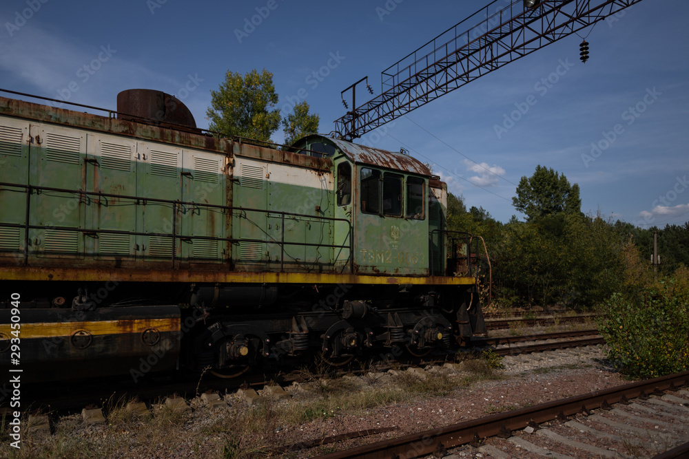 Fototapeta premium Rusted green and yellow train 