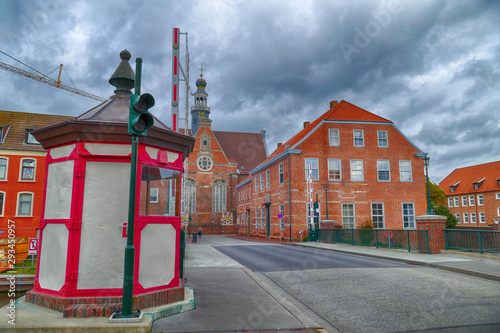 Fotografia, Obraz Altstadt und historische neue Kirche in Emden