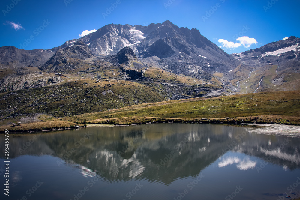 paysage de montagne: alpes françaises en été