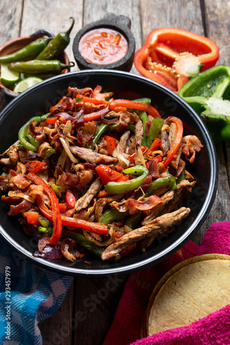 Vászonkép Mexican beef fajitas also called alambre