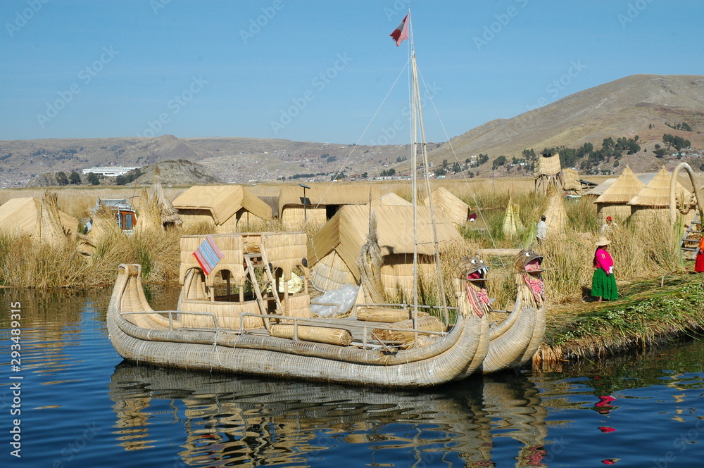Φωτογραφία Isla de la Tribu Urus en el lago Titicaca sus costumbres y embarcaciones