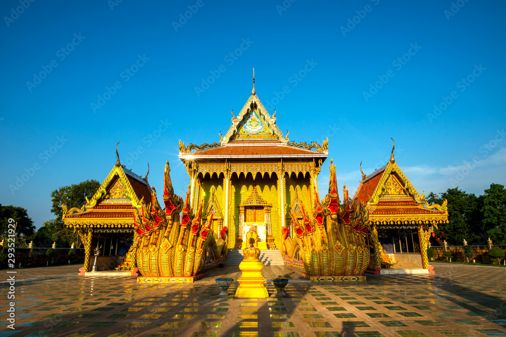 Obraz premium Amazing Temple Wat Sri Bueng Bun in Srisaket at twilight time, Sisaket province province, Unseen in Thailand,ASIA.