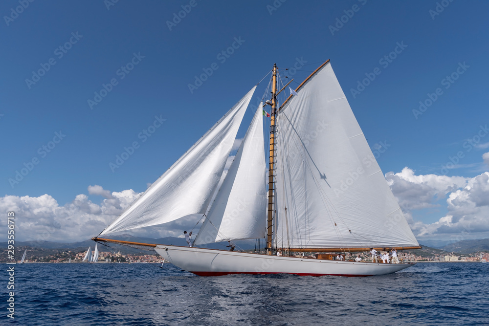 Fototapeta premium Klasyczny jacht żaglowy