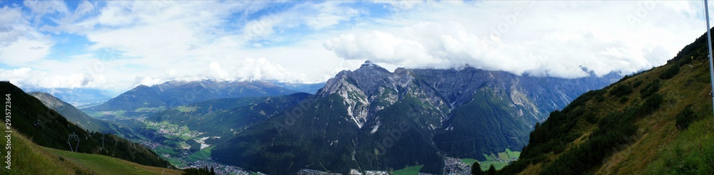 Bergpanorama in den Stubaier Alpen in Tirol, Oesterreich