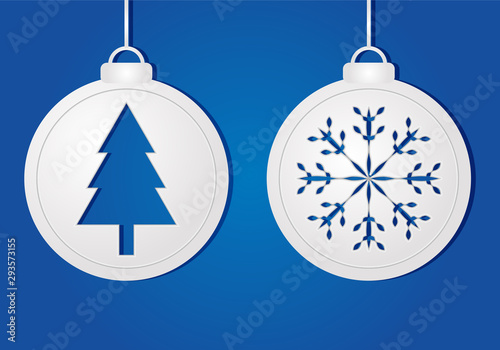 Bolas de navidad con silueta de pino y copo de nieve sobre fondo azul.