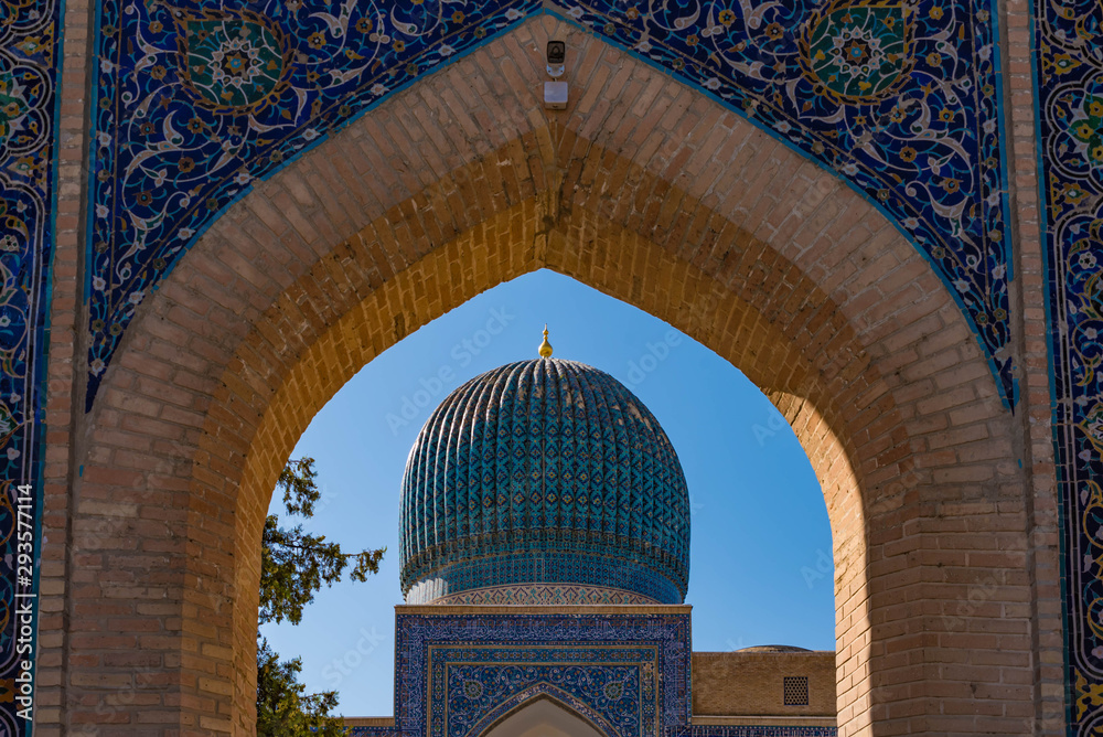 Arch with dome of the gur-e amir mausoleum samarcand, uzbekistan Stock ...
