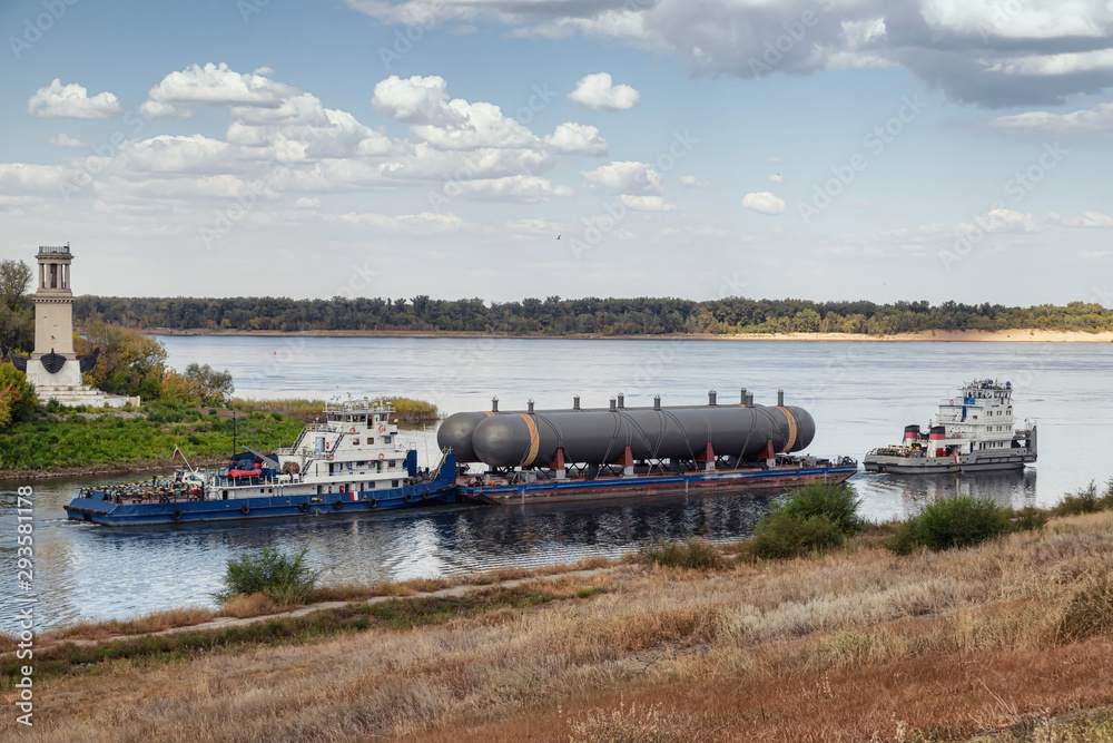 Transportation of large tanks for petrochemical enterprises on river with help of two tugs Transportation of large tanks for petrochemical enterprises on river with help of two tugs