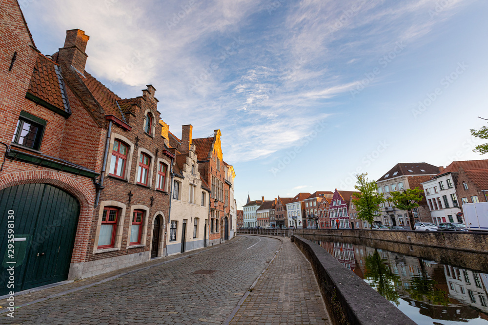 Obraz premium Romantic houses along the river canal in the old city of Europe
