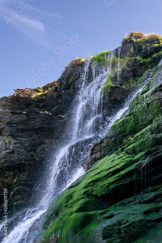 Fototapeta Naklejka Na Ścianę i Meble -  Water cascading down a rock face