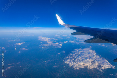 Flugzeug - Über den Wolken (Luftaufnahme)