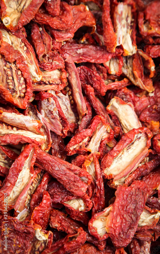 getrockneter und halbierter Paprika, Chili, Peperoni getrockneter und halbierter Paprika, Chili, Peperoni
