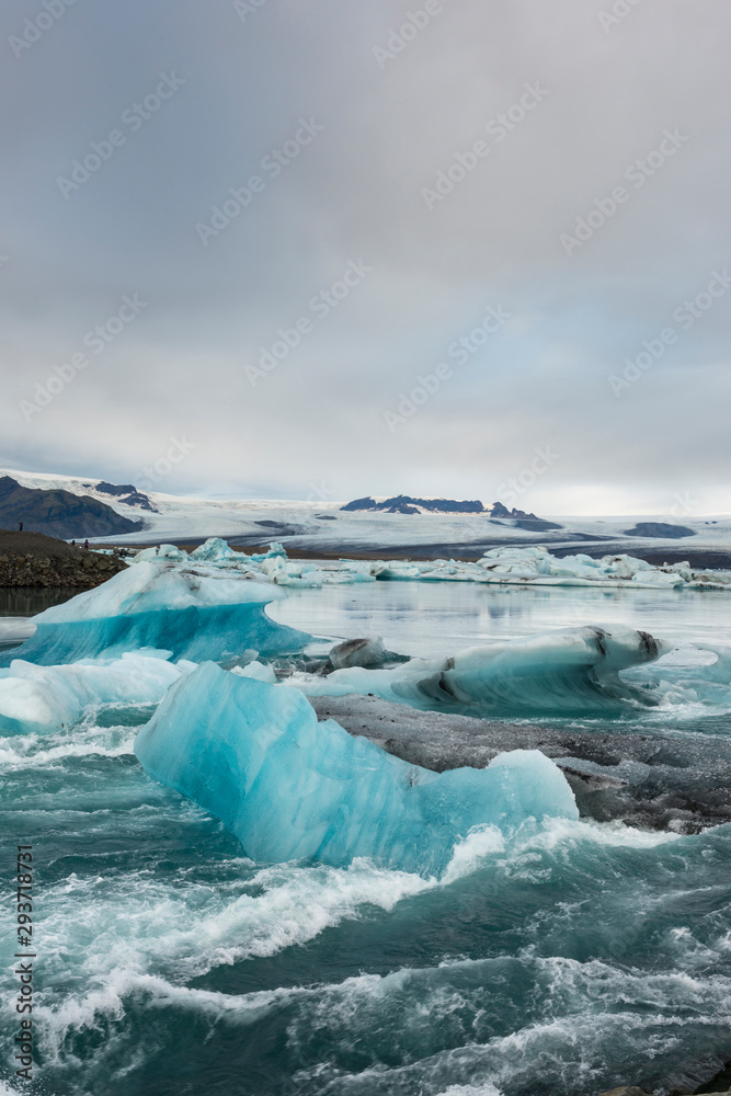 Obraz premium Icebergs at Jokulsarlon the Europes Largest Graciar in Iceland