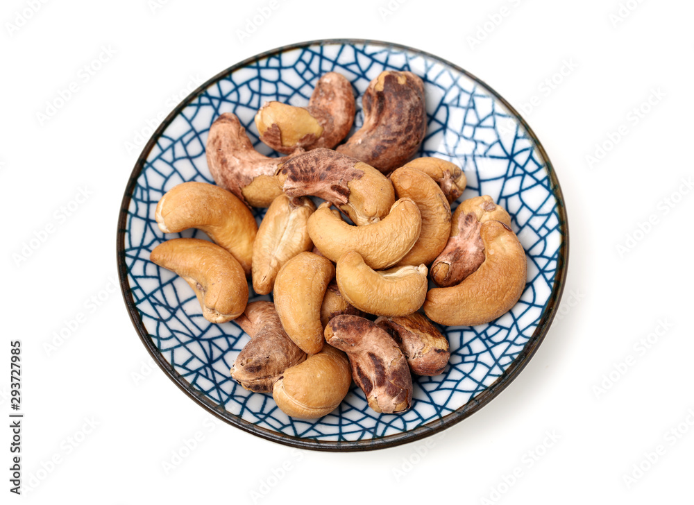 Fototapeta premium cashew nuts on white background 