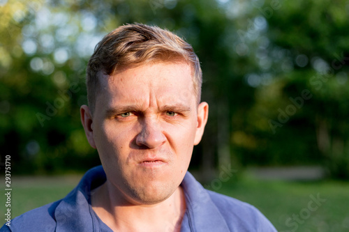 Φωτογραφία Enraged infuriated man