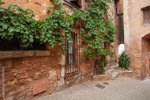 Fototapeta Naklejka Na Ścianę i Meble -   The old town of Roussillon, Vaucluse, Provence-Alpes-Côte d'Azur region, France, Europe