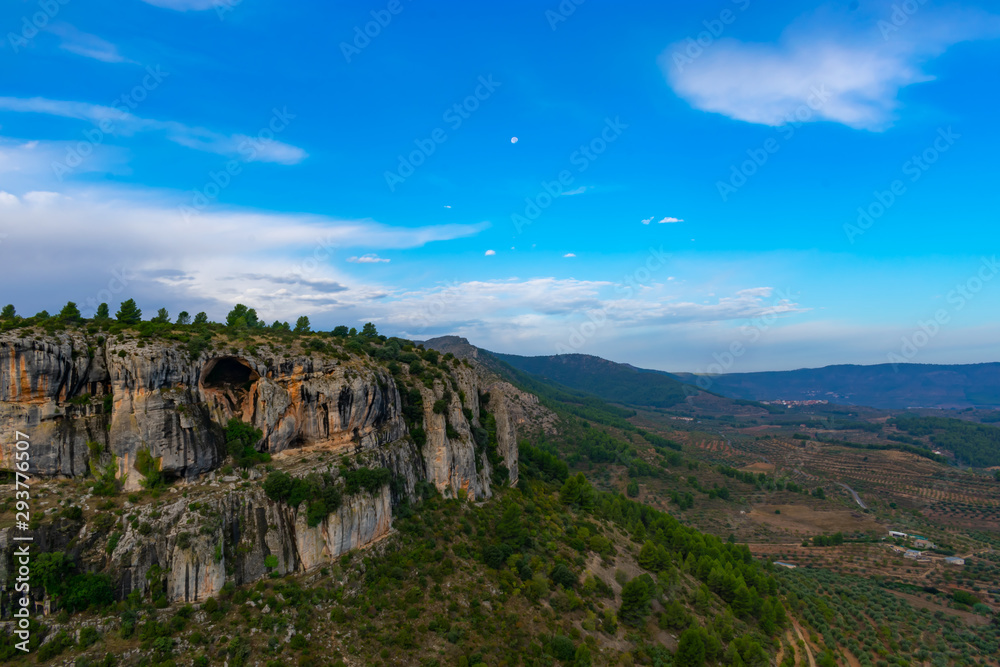 E l Calar , icono natural de la aldea de Benizar, Moratalla (España)