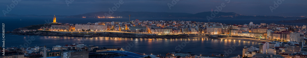 Obraz premium A Coruña panorámica nocturna