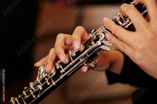 Fotobehang man playing saxophone