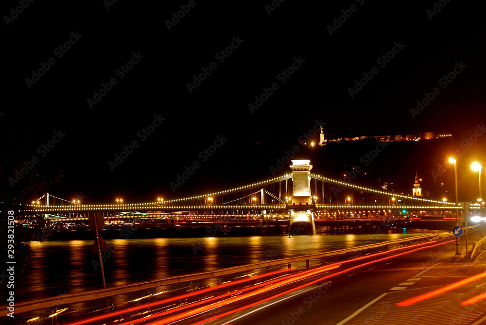 Obraz premium chain bridge