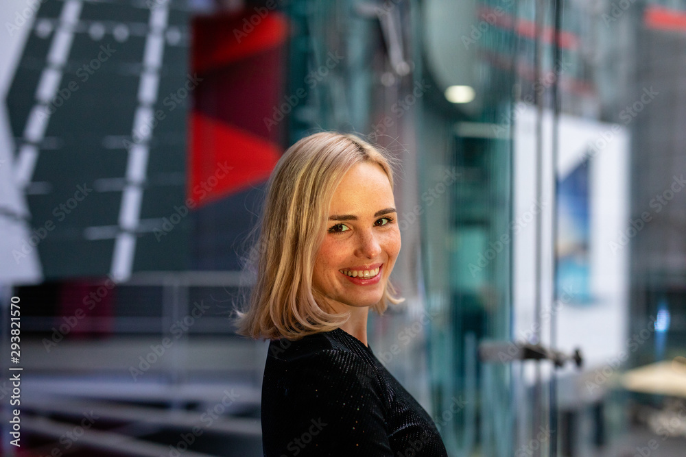 Frau in einer Zeit Reise