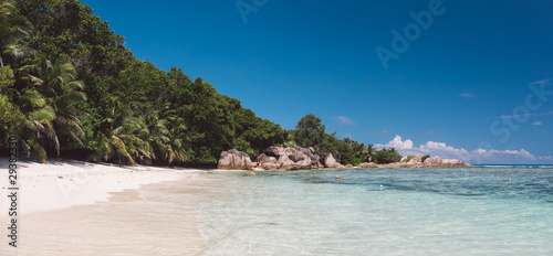 La Digue - Seychelles © Cristian Bortes