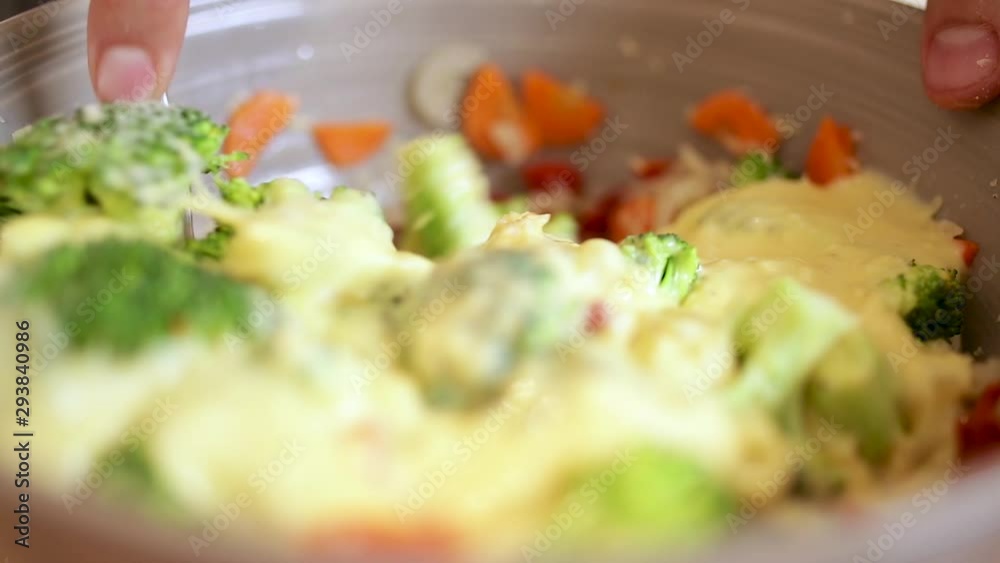 Food, food preparation, ingredient mixes, baking, desserts and cakes, vegetables, eggs, chocolate, ribs, meat, vegetables, whisk, cheese, vinaigrette, olive oil, comida, alimentos, ingredientes, dulce