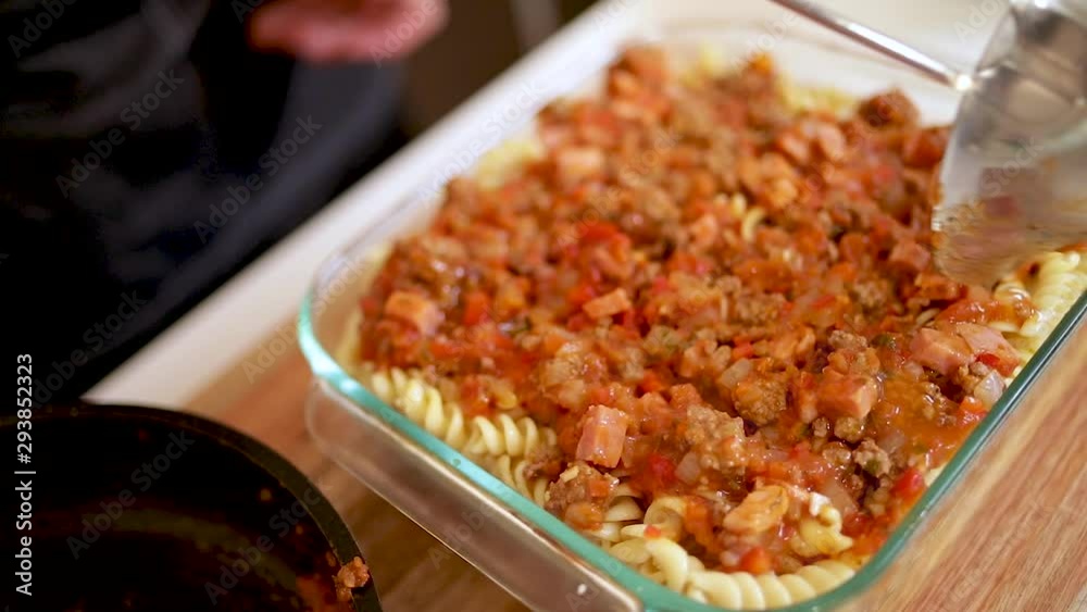 Food, food preparation, ingredient mixes, baking, desserts and cakes, vegetables, eggs, chocolate, ribs, meat, vegetables, whisk, cheese, vinaigrette, olive oil, comida, alimentos, ingredientes, dulce