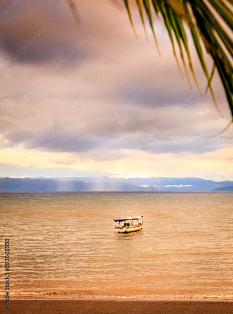 Naklejka premium Storm over sea in Costa Rica