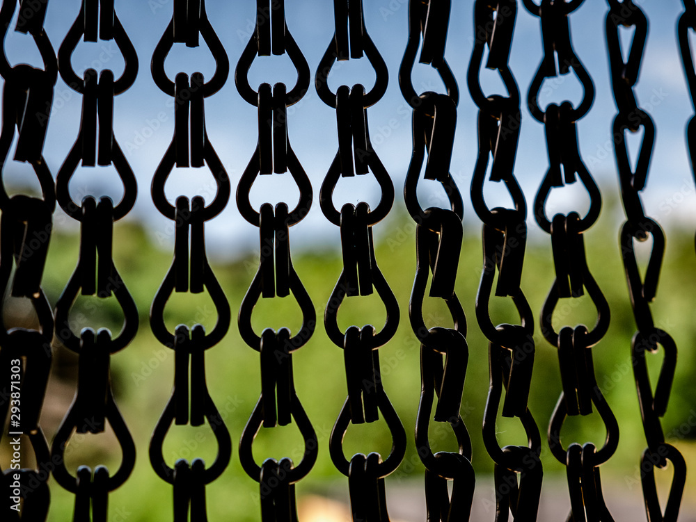 Interlocked black chains door curtain Interlocked black chains door curtain