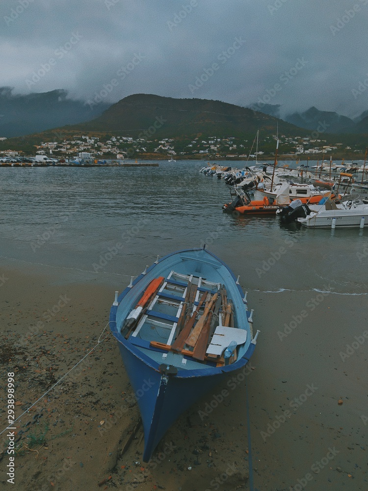 Fototapeta premium Little saving boat