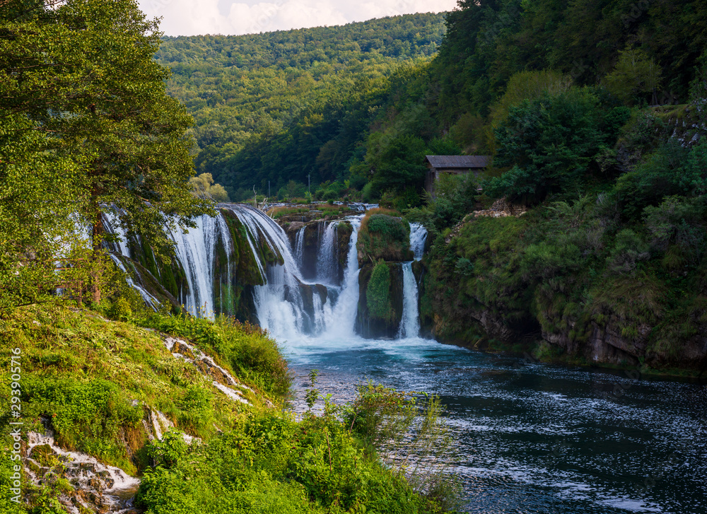 Der wunderschöne Wasserfall von Strbacki Buk in Bosnien und Herzegowina