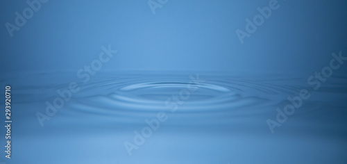 Canvas-taulu Concentric circles, ripples on still water surface,