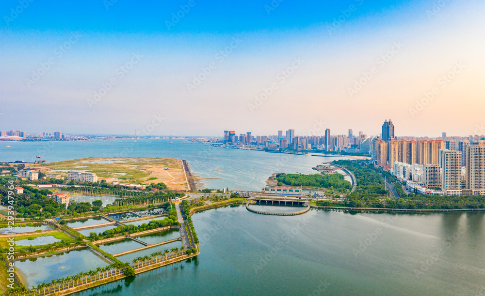 Naklejka premium Beautiful scenery in Zhanjiang Bay, Guangdong Province