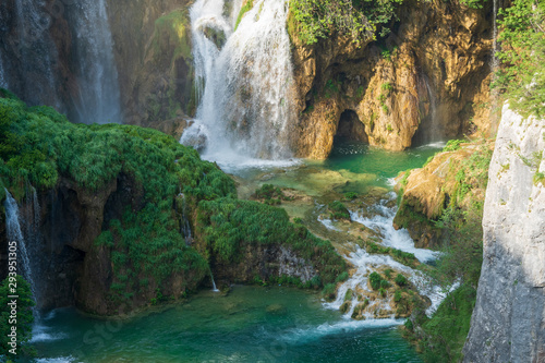 Fototapeta Naklejka Na Ścianę i Meble -  Pure, fresh water cascading down the rock face underneath the Veliki Slap, the Great Waterfall, at the Plitvice Lakes National Park in Croatia
