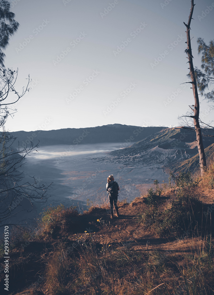 Obraz premium Krótki trekking do góry Bromo w Indonezji