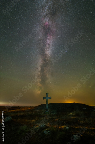 Wallpaper Mural Heavenly! Stone cross below the Milky Way Torontodigital.ca