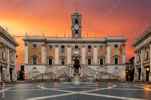 Canvas Print Piazza del Campidoglio, on the top of Capitoline Hill, with Palazzo Senatorio and the equestrian statue of Marcus Aurelius
