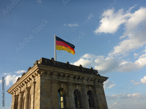 Deutschland Fahne Bundestagsgebäude 