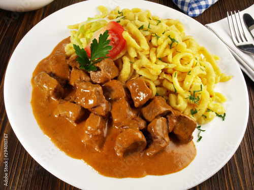 Kalbsgulasch mit Spätzle photo