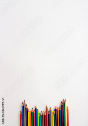 the gathered color pencils on a drawing block 集まった色鉛筆とドローイングブロック