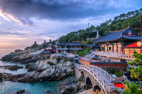 Fototapeta Naklejka Na Ścianę i Meble -  hae dong yonggungsa temple at sunrise Busan south korea
