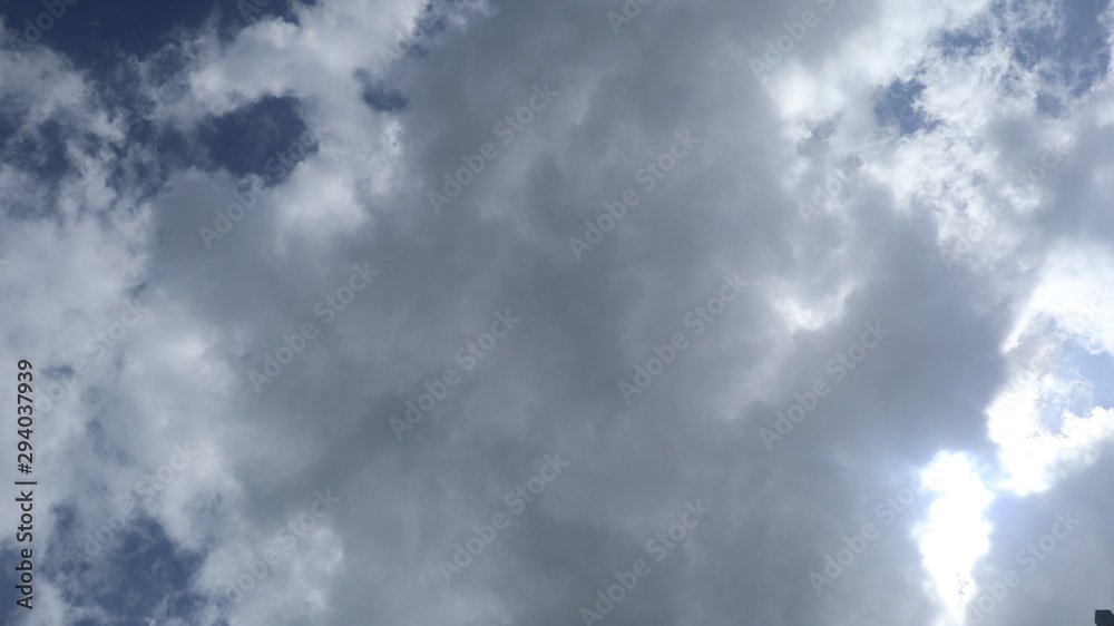 Obraz premium The amazing white big cloud