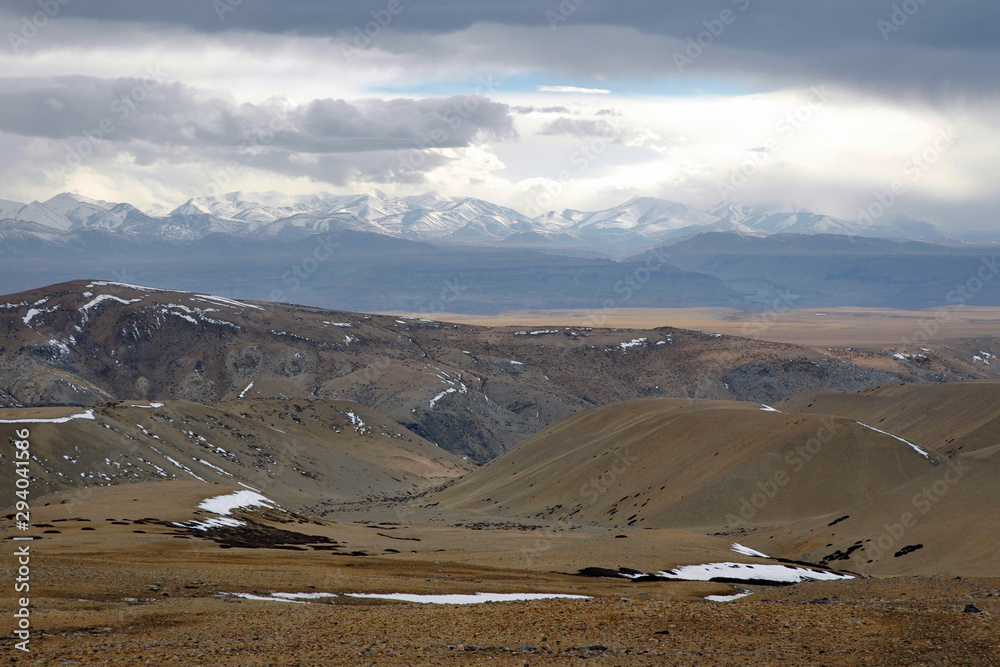 Mountainous landscape. Tibetan Plateau and Himalayas. Tibet, China, Asia.