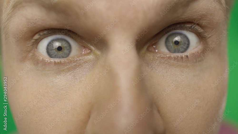 Obraz premium Close-up of a surprised emotional man with blue eyes looking into the camera