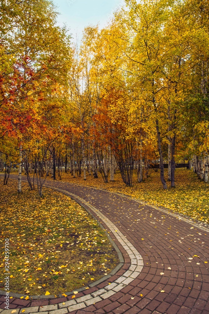 Naklejka premium Autumn on the square of the Oil town of Surgut