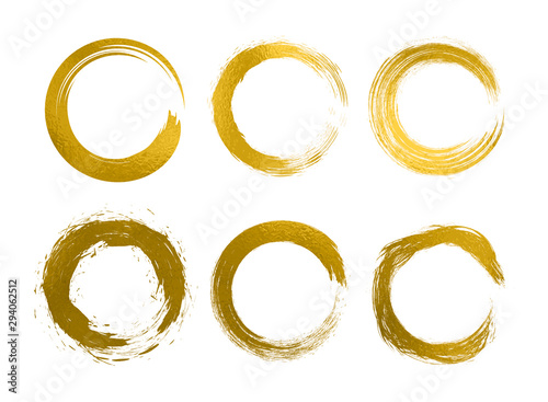 Set different circle brush strokes, hand drawn paint brush circle logo gold frame – vector