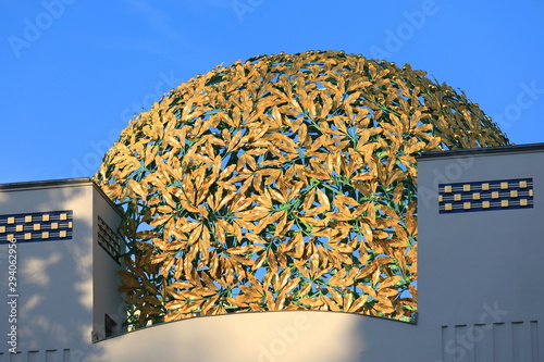 Quadro su tela Vienna Secession's dome view in front of the blue sky