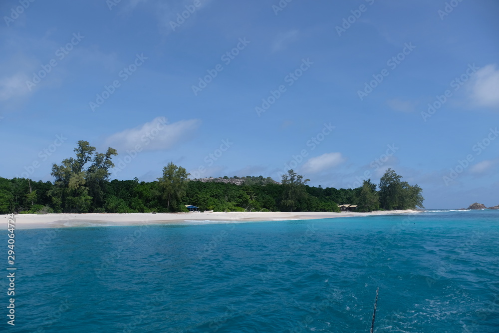 Fototapeta premium Seychelles' paradise baches as seen from the boat