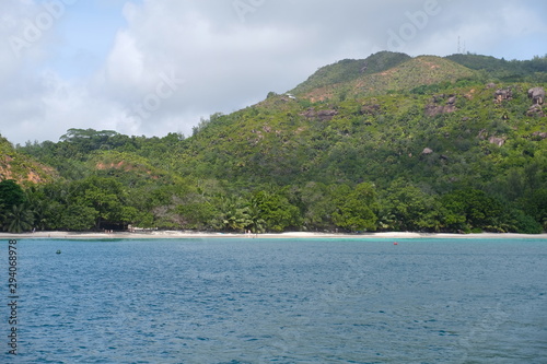 Beautiful coastine of the Seychelles © Sandra