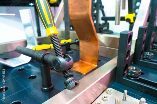 Mounting clip on the workbe...